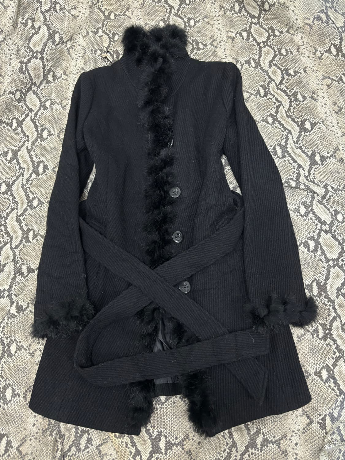 Minimal Design Fur&Button Detail Coat  상품이미지5