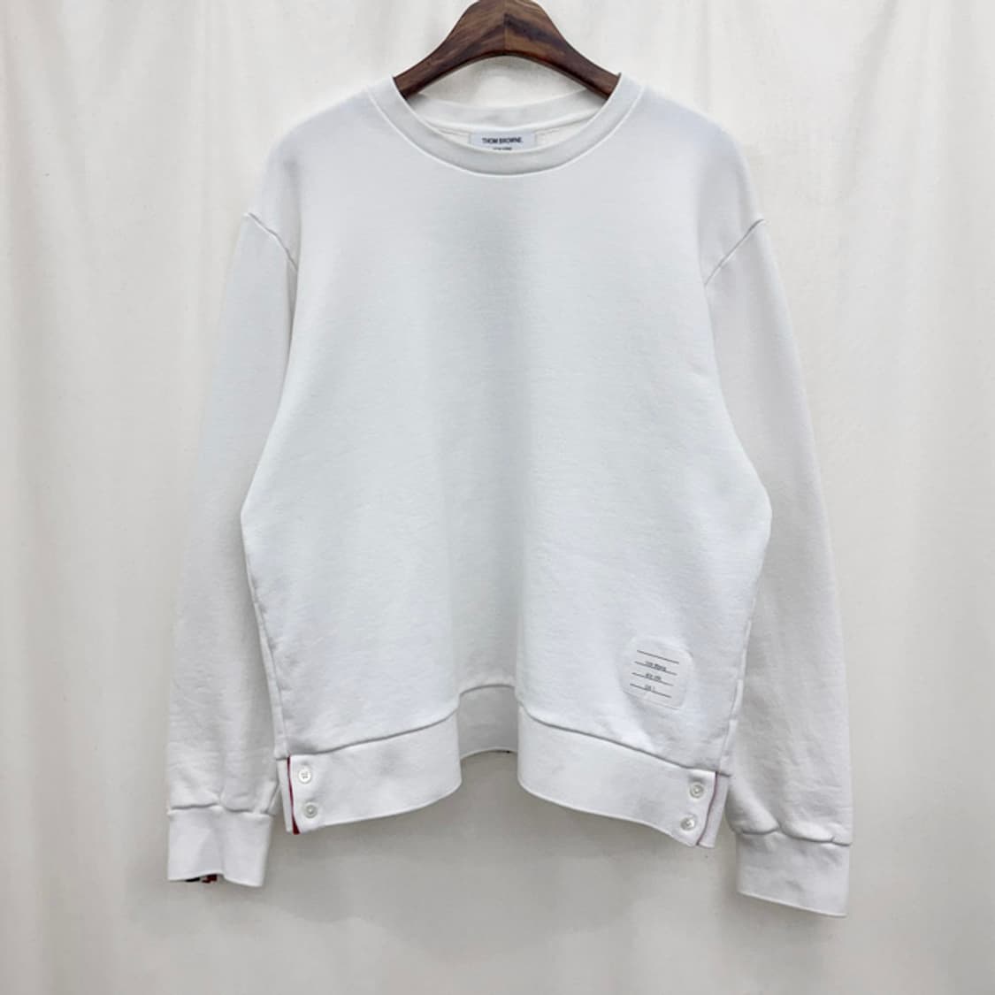 톰브라운 백삼선 맨투맨 상품이미지1