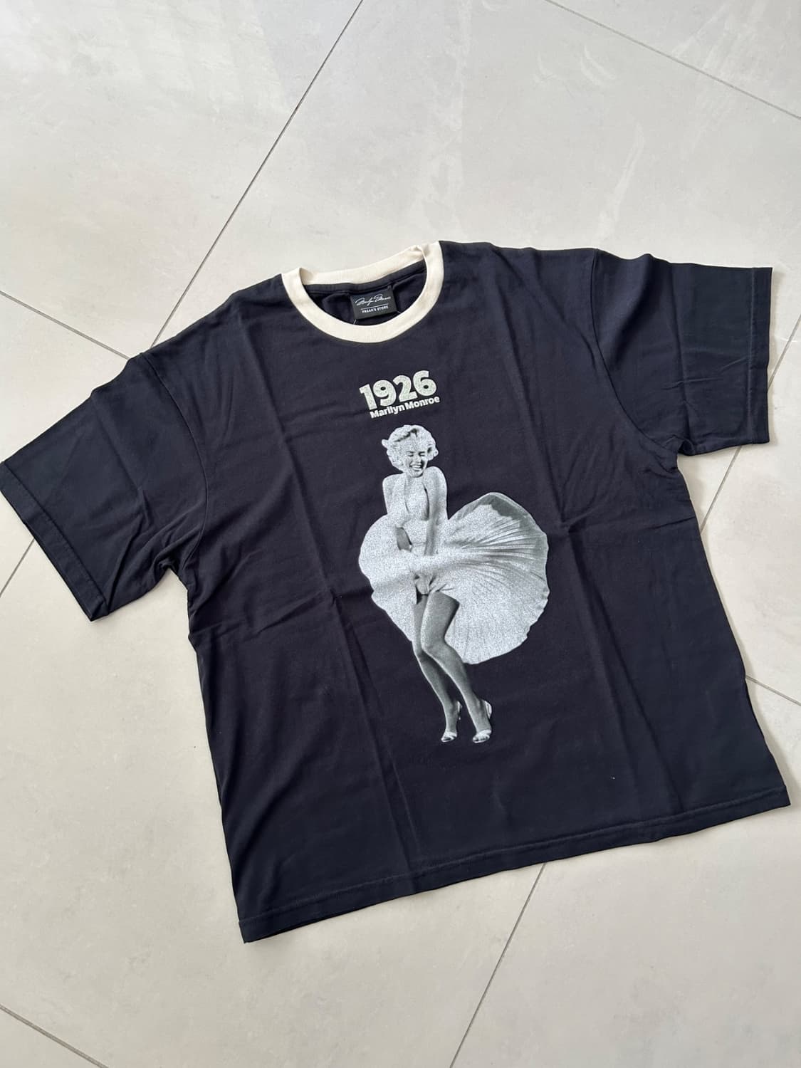 Marilyn Monroe Ringer Tee 마릴린 먼로 링거 티 상품이미지1