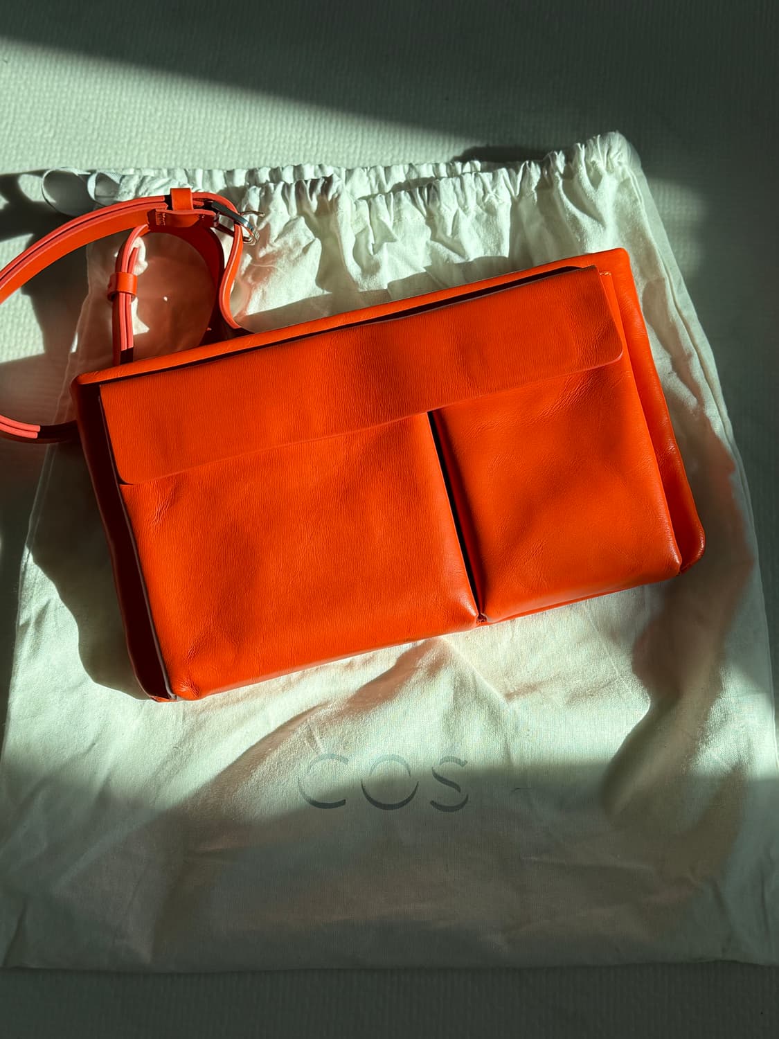 [COS] 코스 - 플랩 포켓 레더 벨트백 (새상품) 상품이미지3