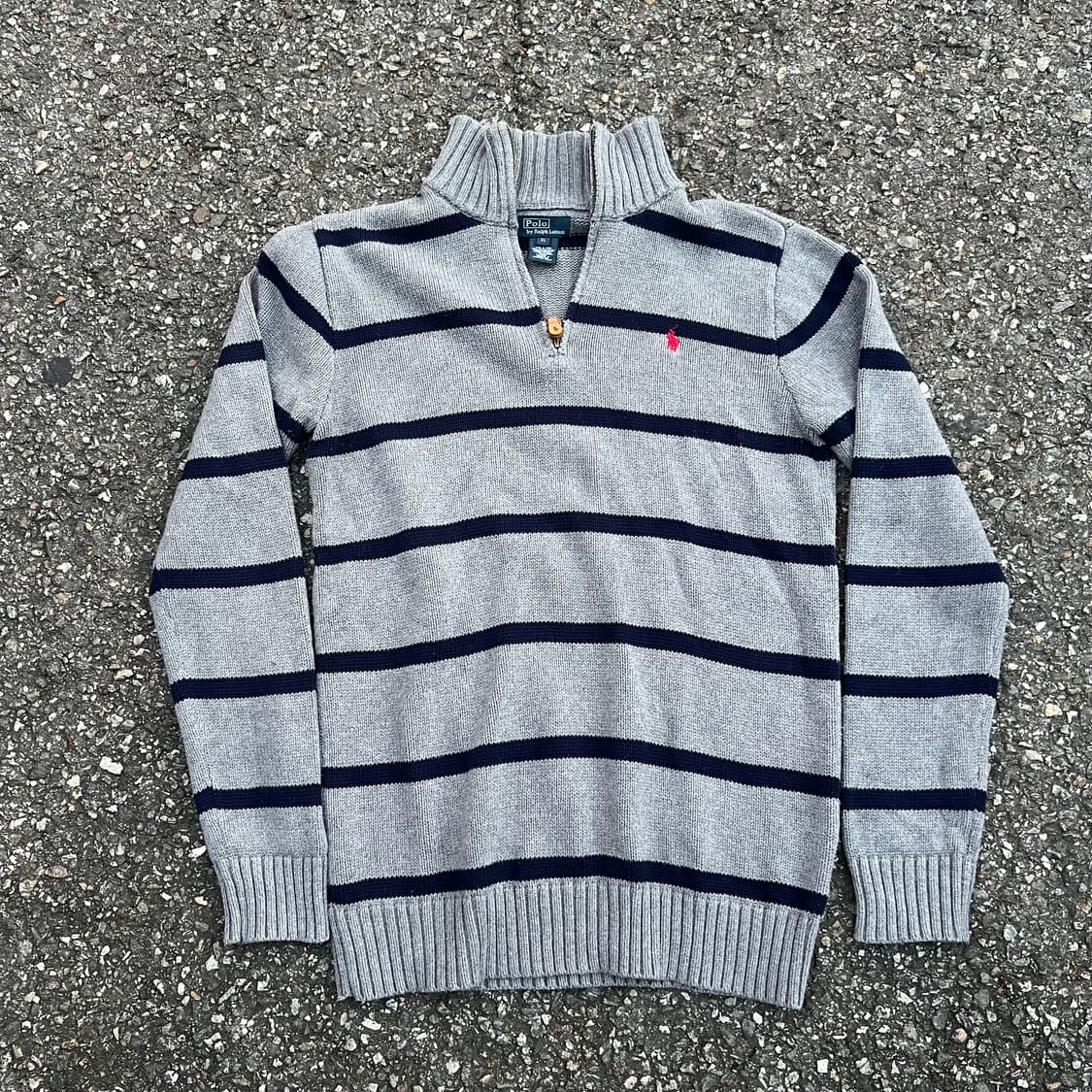 회색 바탕에 네이비 스트라이프가 들어간 폴로 상품이미지1