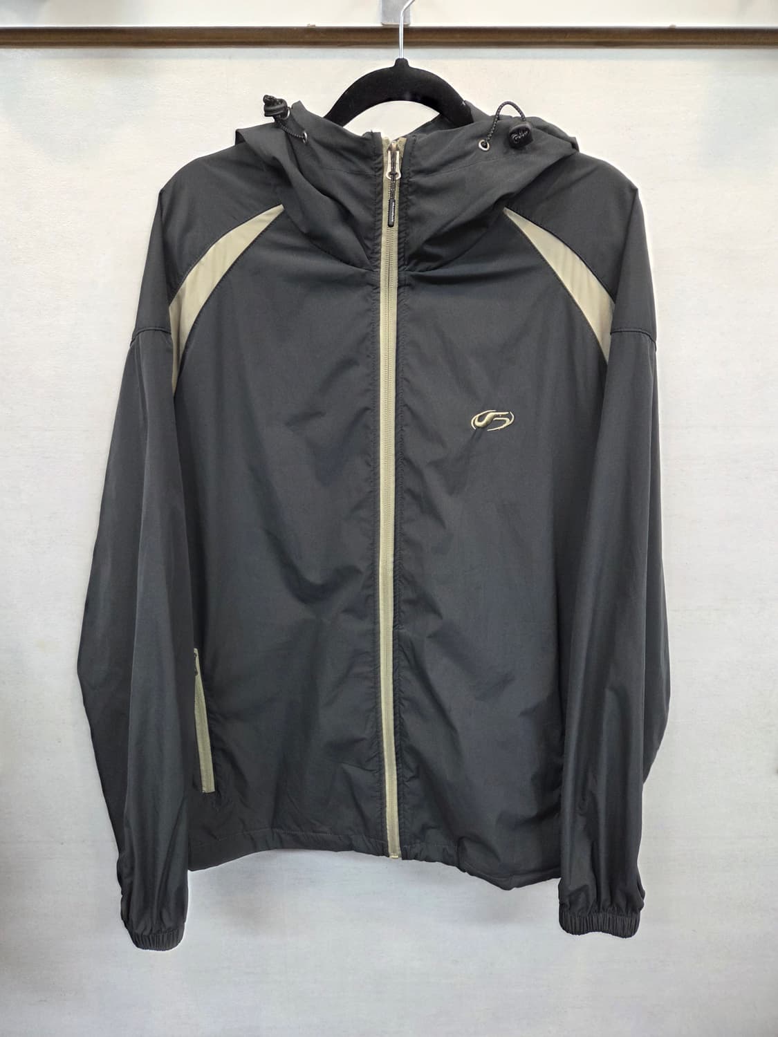 필루미네이트 타슬란 윈드 테이커 자켓 L 차콜 상품이미지1