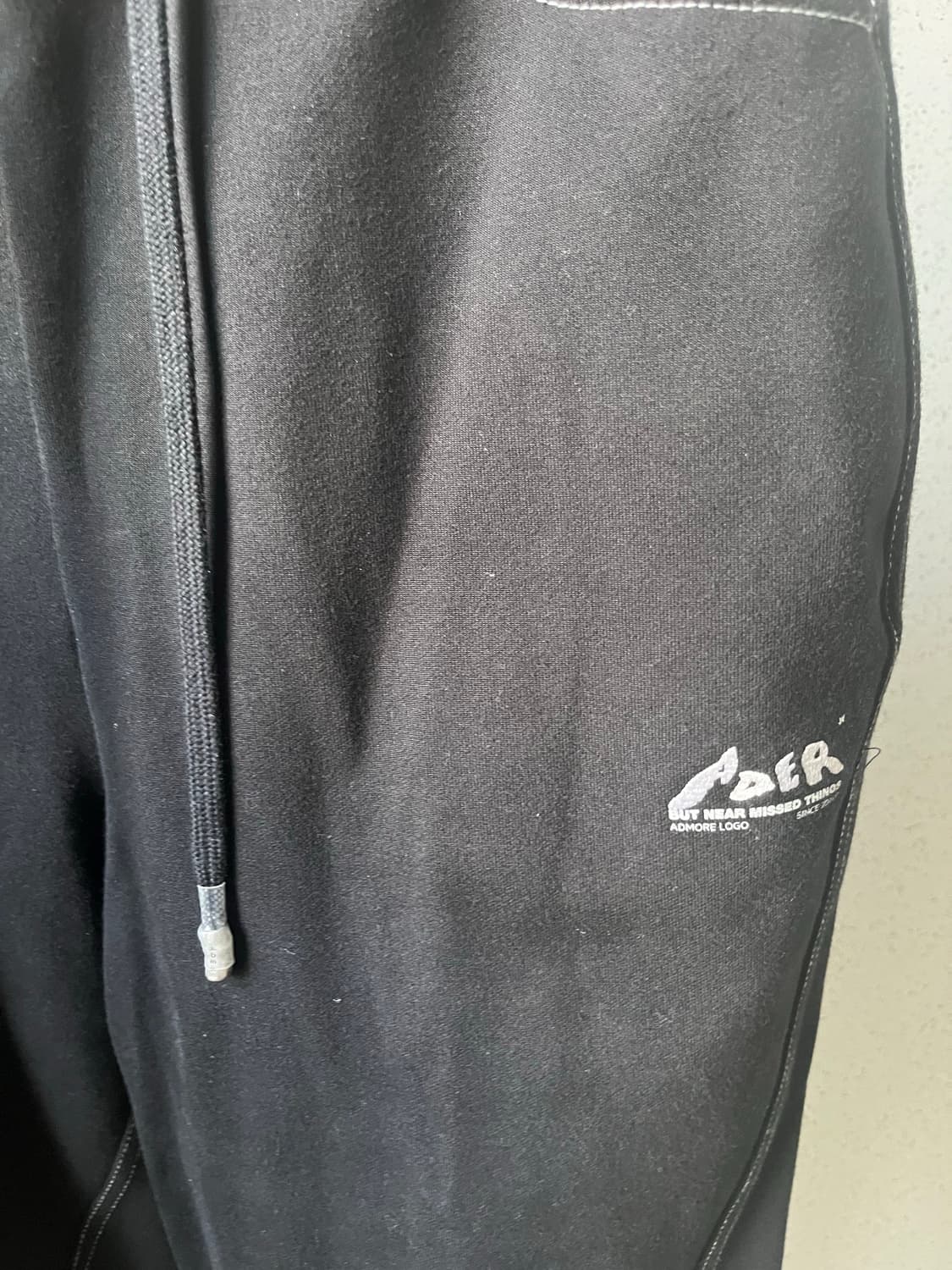 아더에러 콘트라스트 스티치 트랙팬츠 a1 상품이미지3