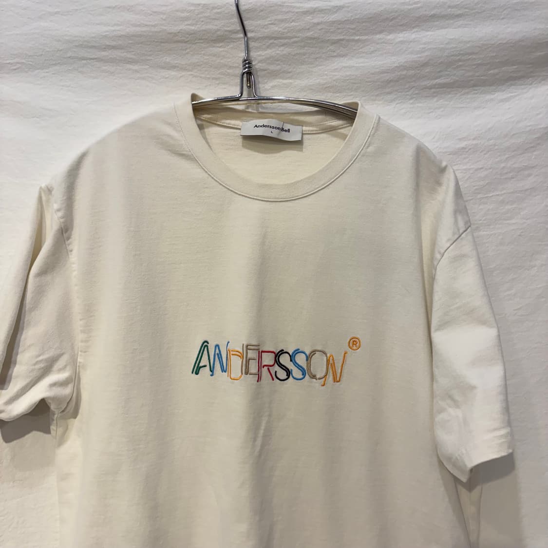 앤더슨벨 로고 반팔티 아이보리 상품이미지2
