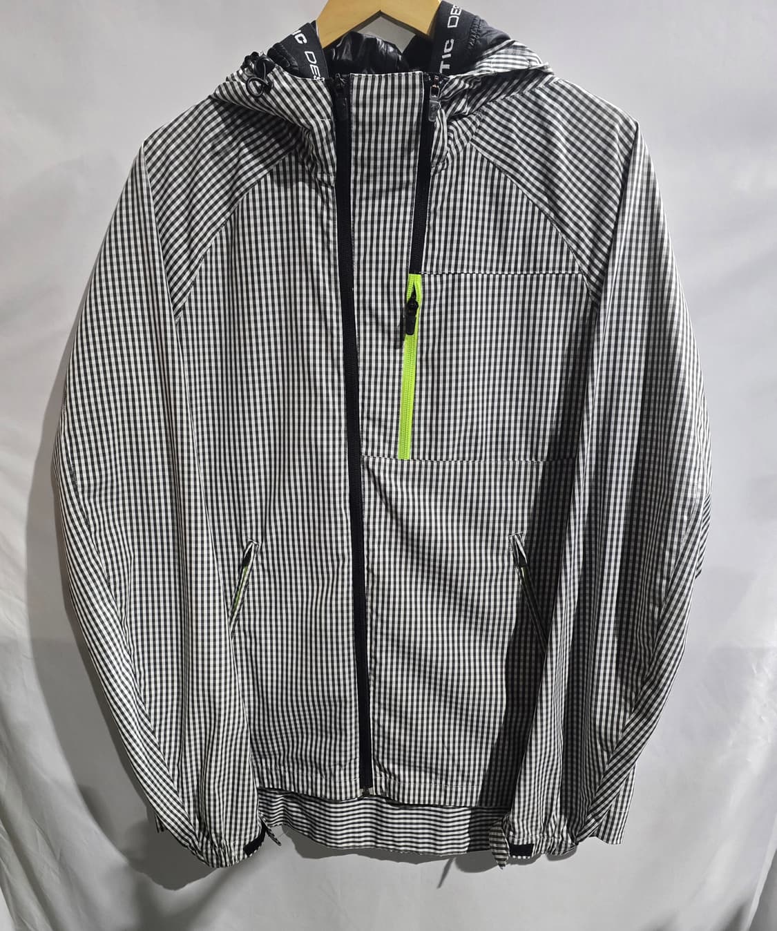 데상트 남성 깅엄체크 후드 자켓 110 상품이미지1