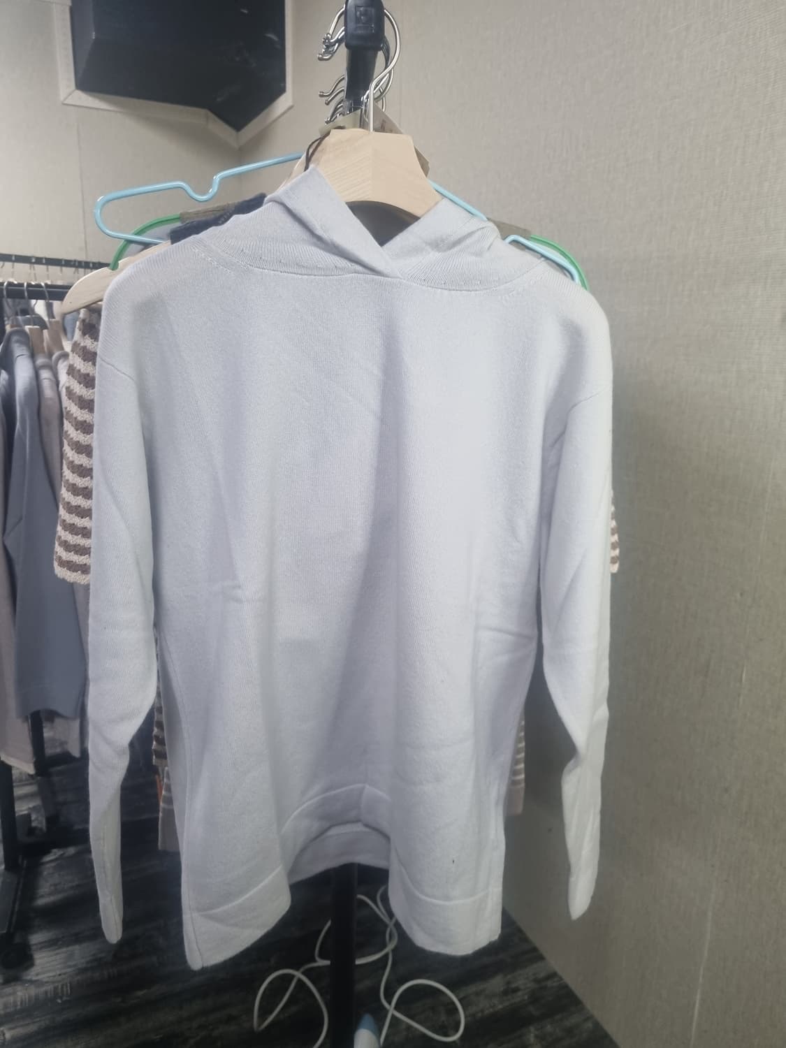 이태리 명품 브랜드 안드레모리스
100% 캐시미어 후드 니트 상품이미지1