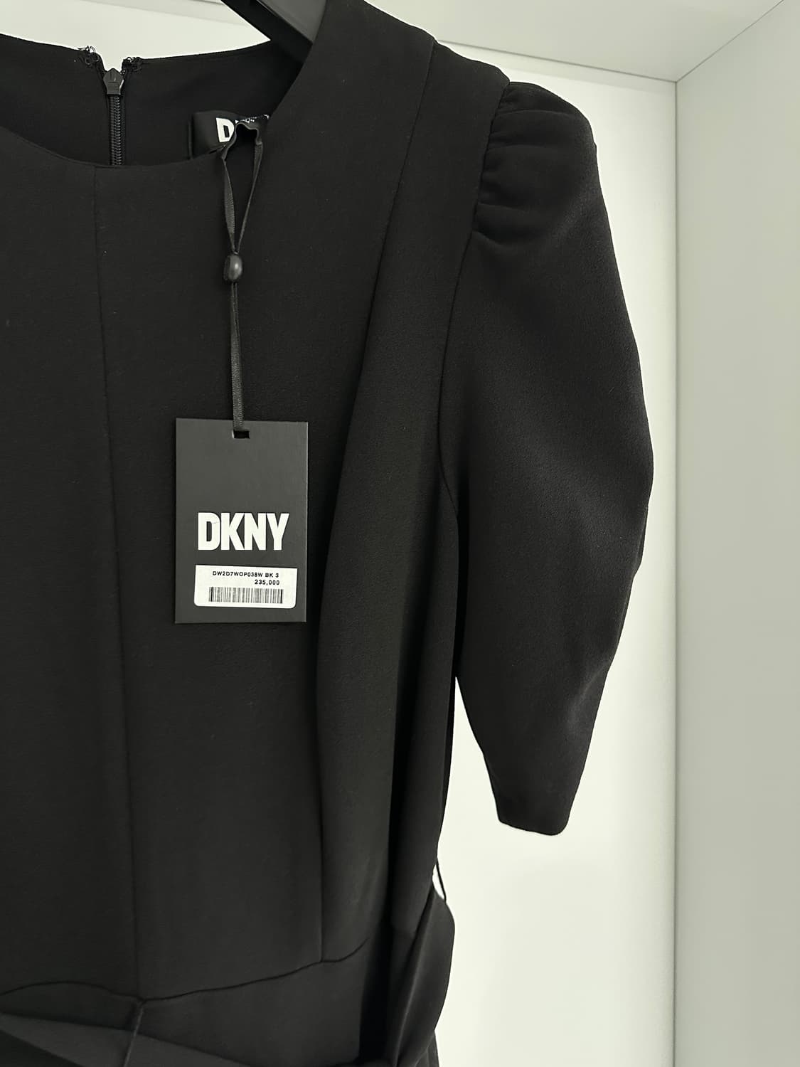 [새제품 DKNY] 블랙 퍼프 소매 벨트 원피스 상품이미지7