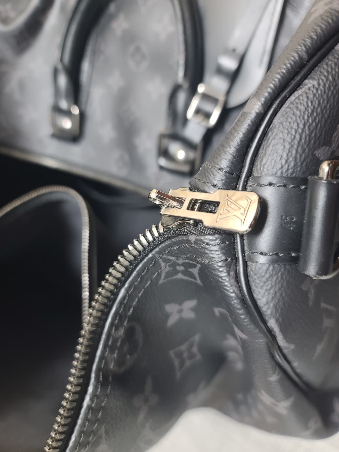 루이비통 모노그램 이클립스 키폴 45 보스턴백 상품이미지10