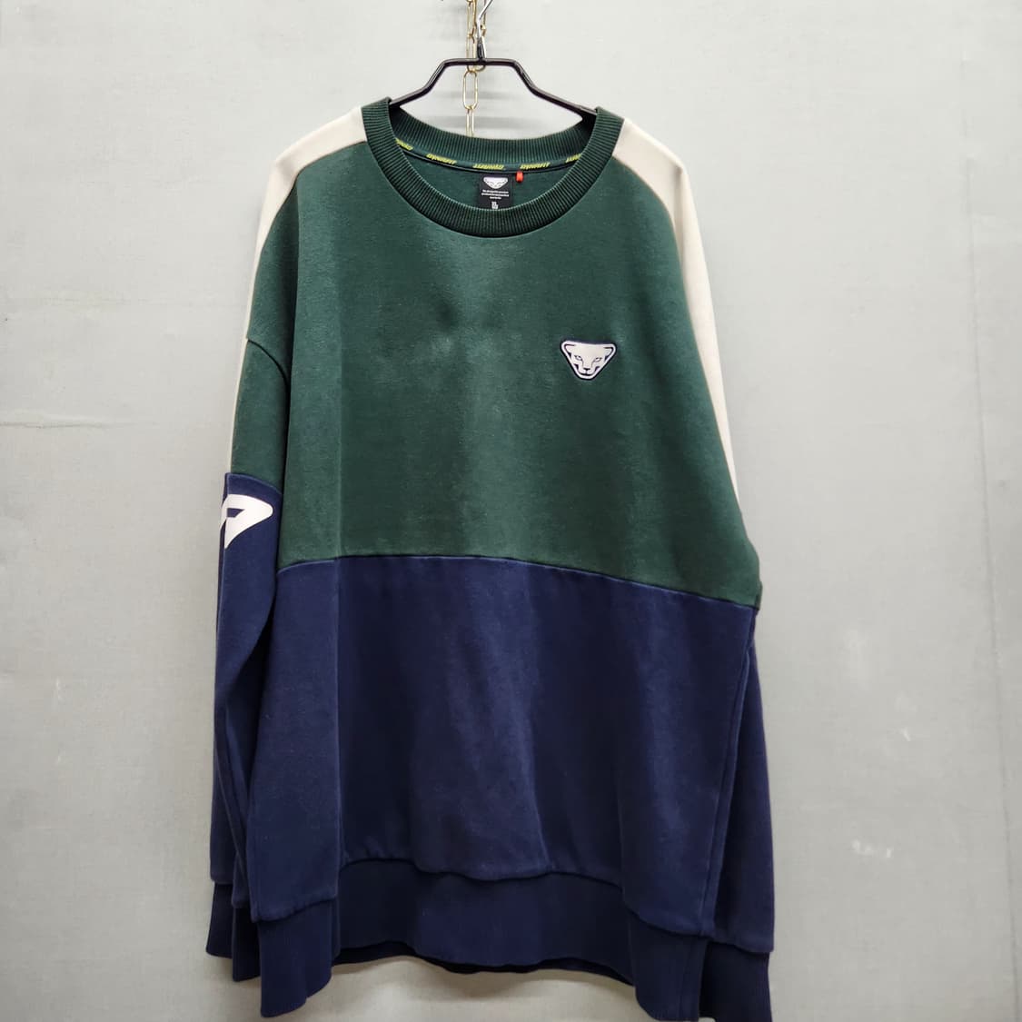 다이나핏 컬러블럭 로고자수 맨투맨 XL(XL) 상품이미지1