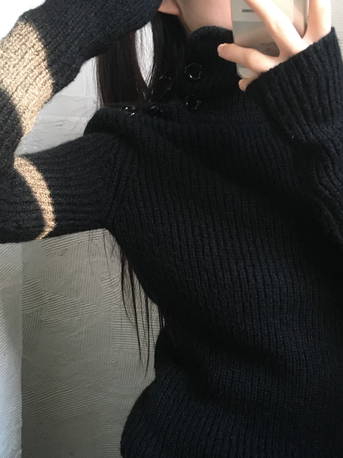 BALENCIAGA 발렌시아가 모헤어 버튼 터틀넥 니트 상품이미지3