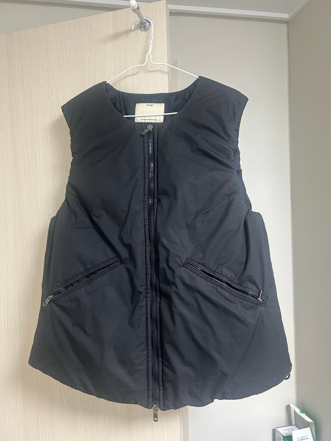 포터리 니트베스트 2사이즈 팝니다. 상품이미지1