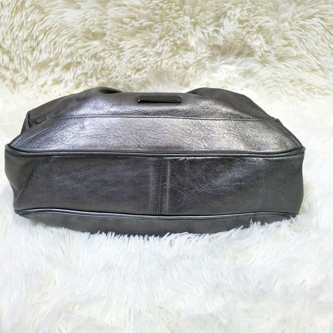 버버리 레더 메탈릭 호보백 숄더백 상품이미지5