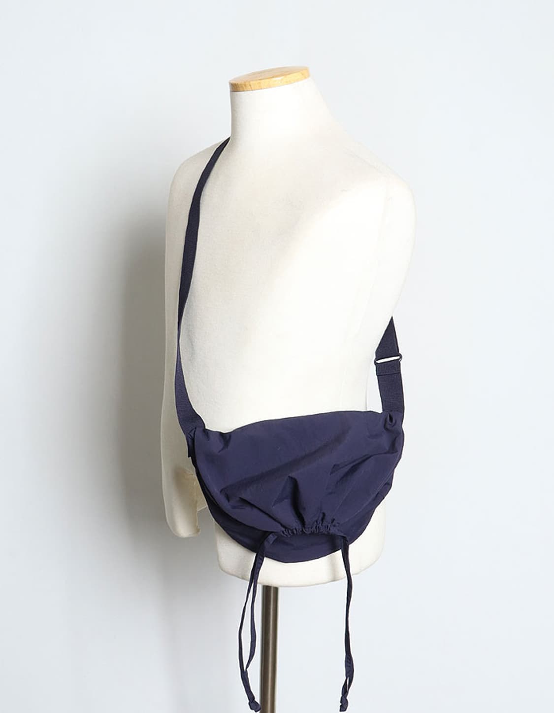 UNIQLO U Drawstring Cross Bag S 상품이미지1