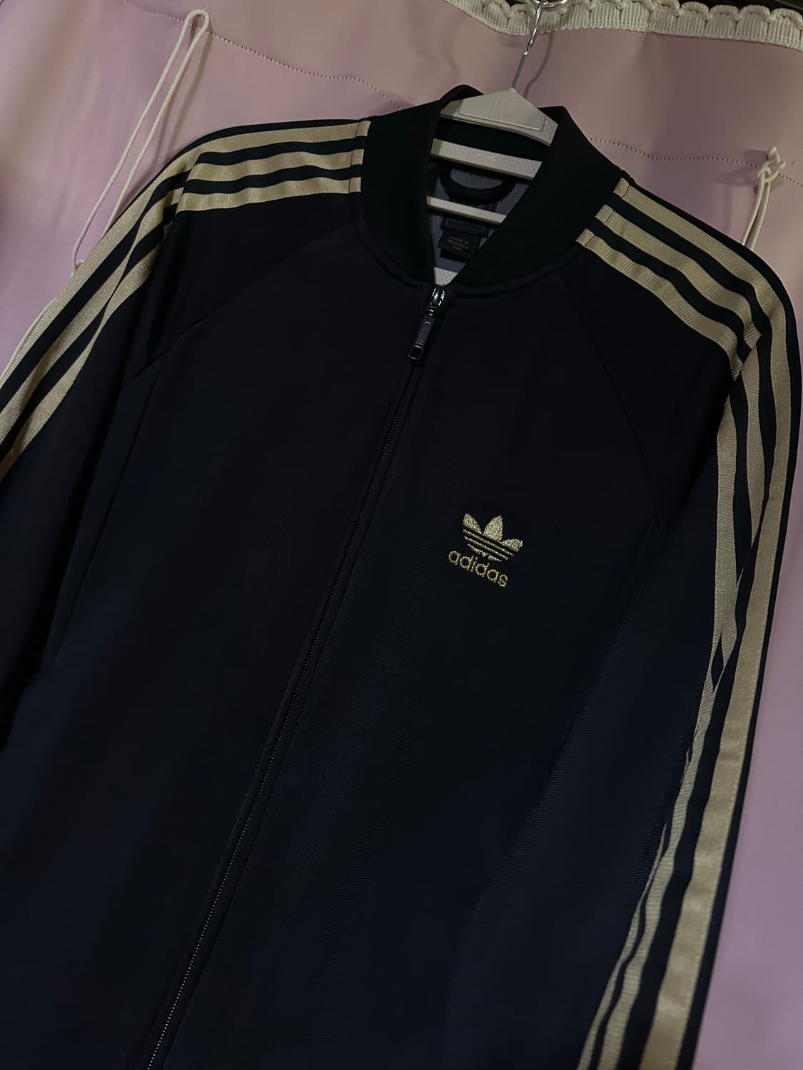 아디다스져지 아디다스 블랙 골드 파이어버드 슈퍼스타 검골 집업 트랙탑 상품이미지1