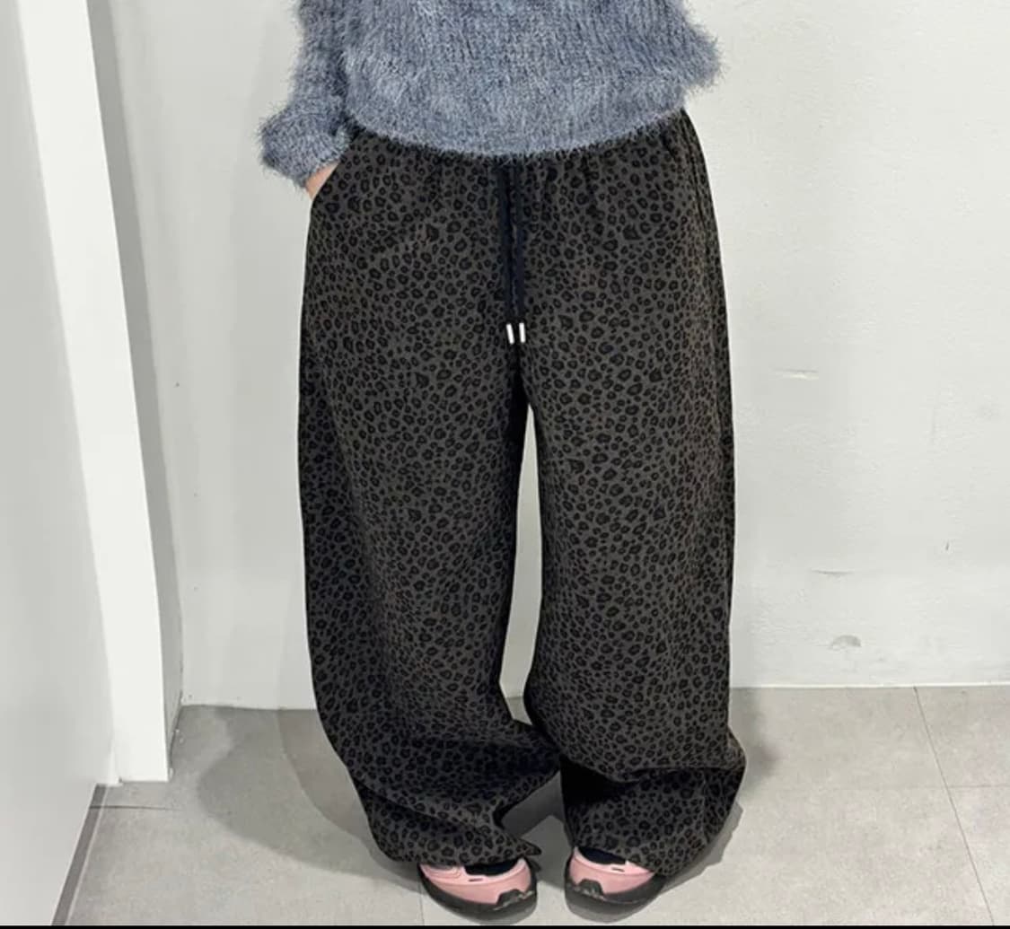 레오파드 트레이닝바지 (한번착용) 상품이미지1