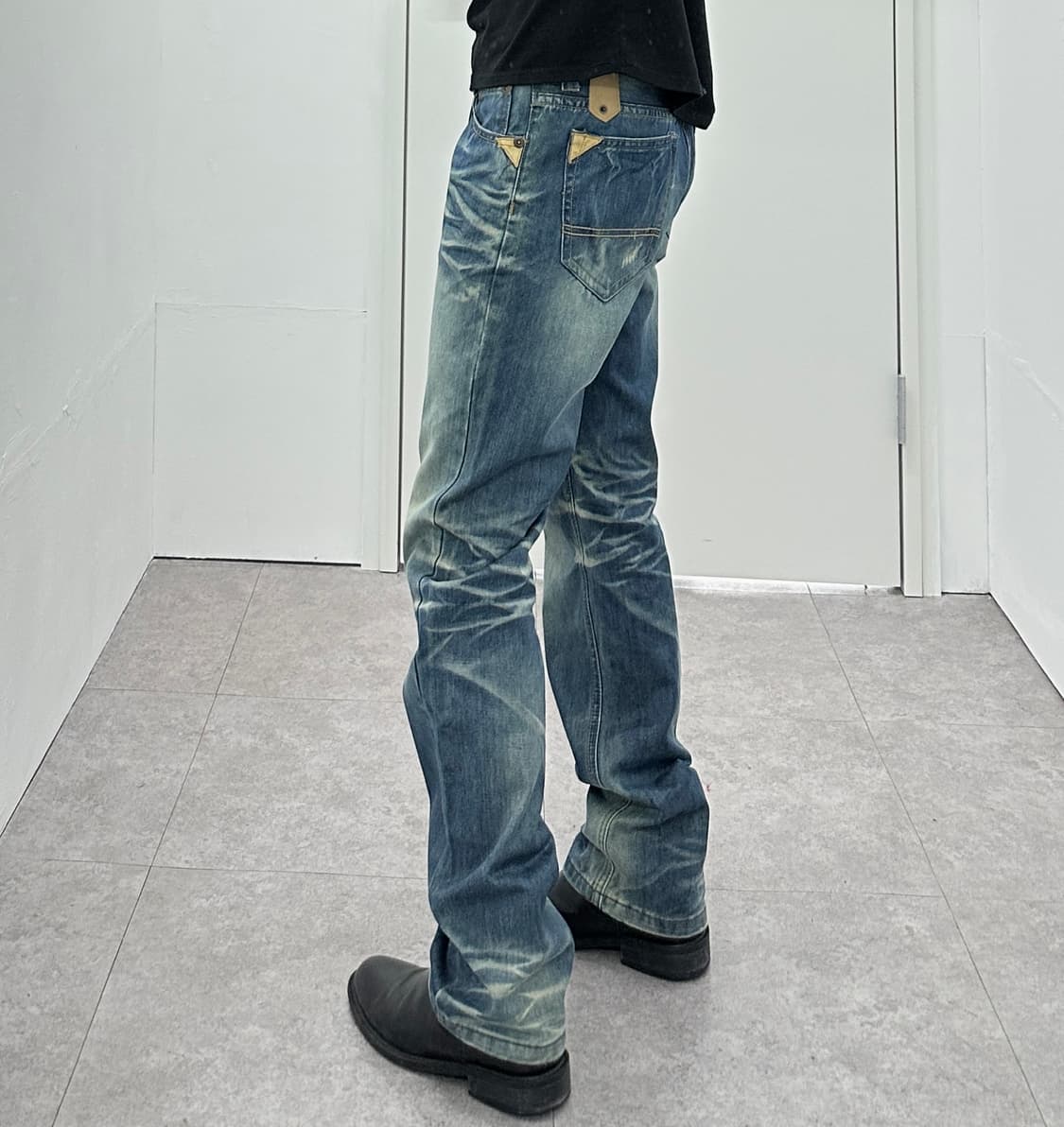 Vintage leather point fade jeans  상품이미지4