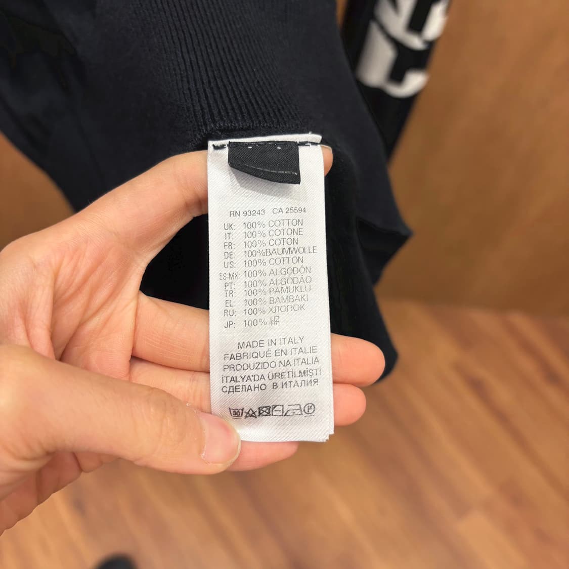 디젤 라운드넥 긴팔 롱슬리브 화이트 블록 자카드 패턴 디테일 블랙 상품이미지9