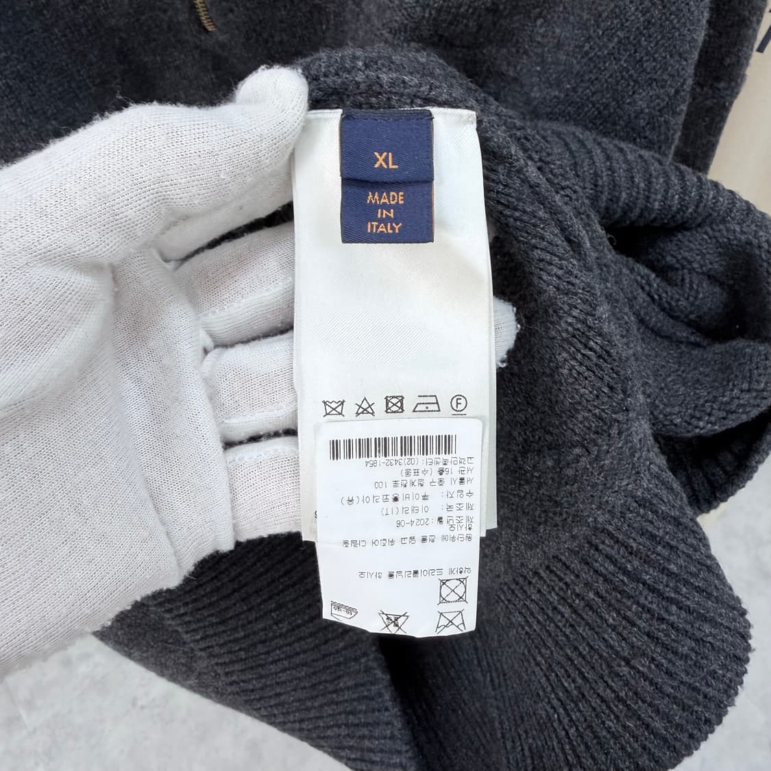 [S+급/XL] 24FW 루이비통 모노그램 울 하프넥 반집업 니트 상품이미지8