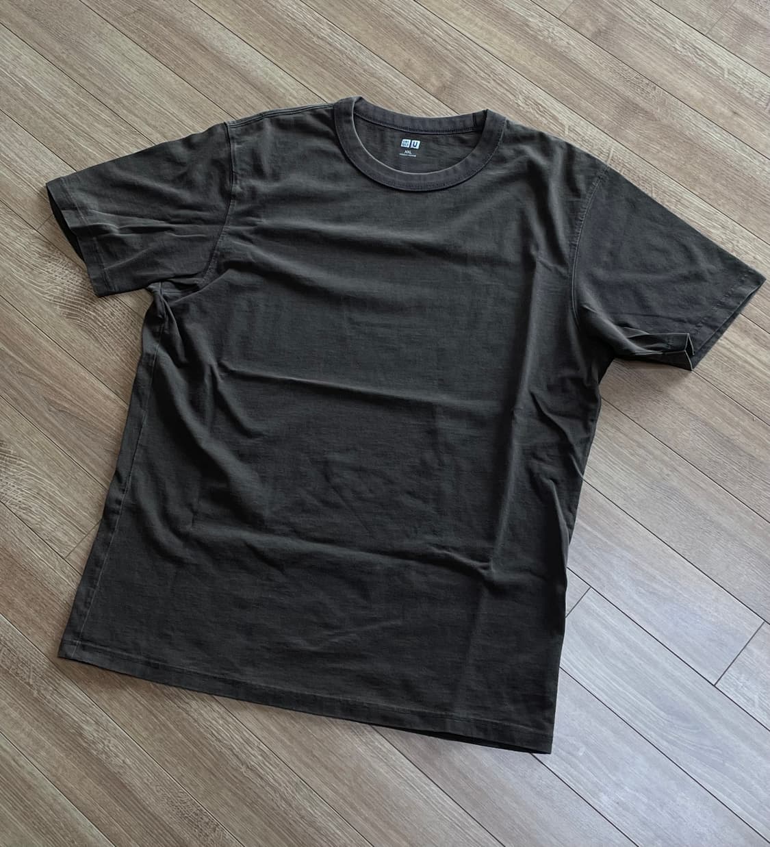 유니클로 U 티셔츠 브라운 상품이미지1