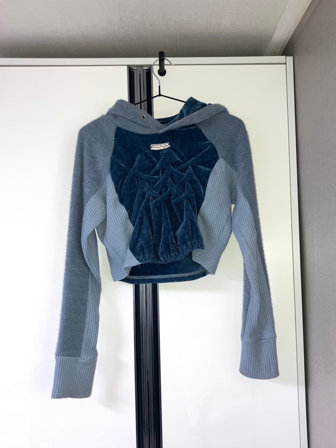 앤더슨벨 크롭 후드 니트 상품이미지1