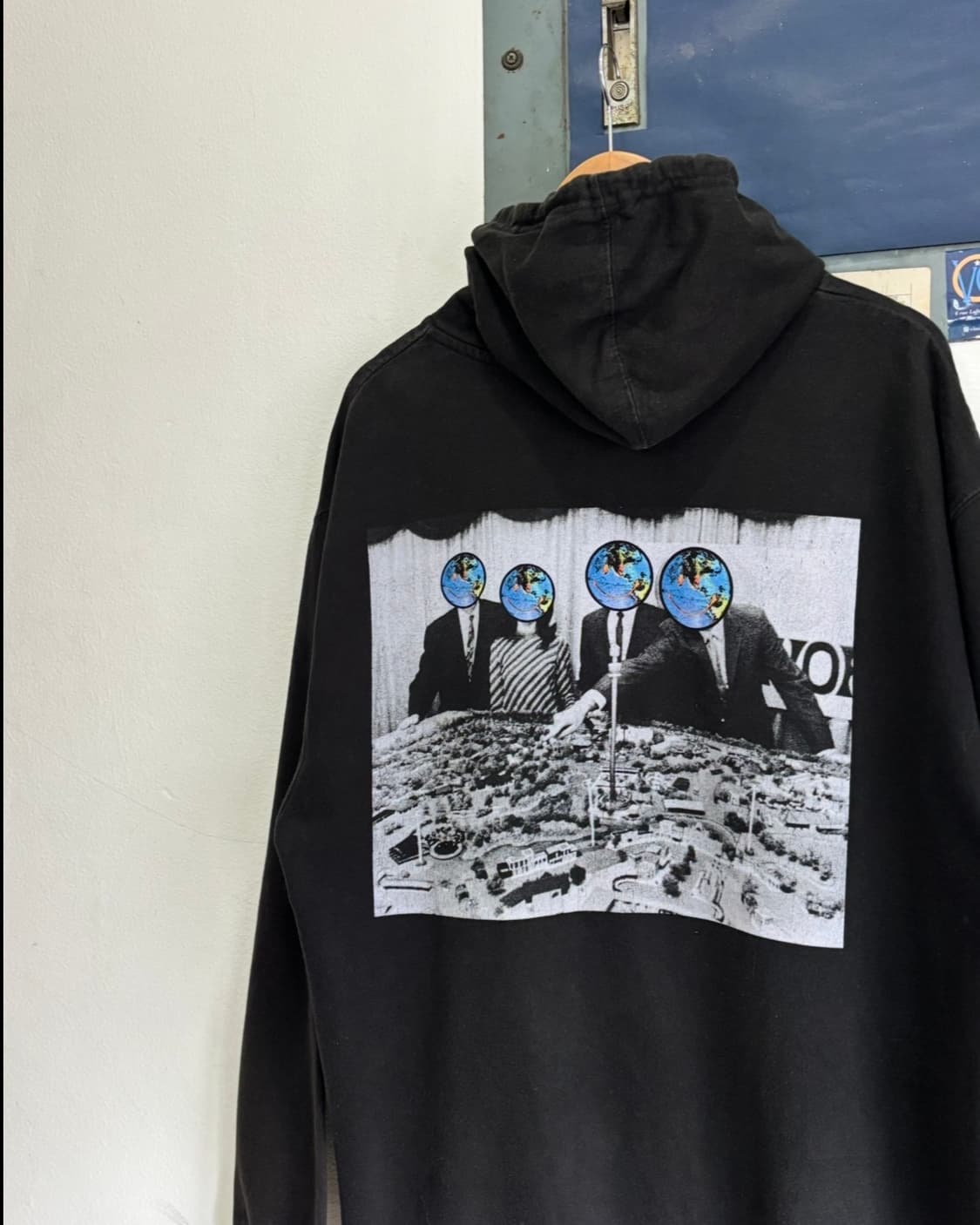 Travis Scott Astroworld Staff Hoodie 상품이미지3