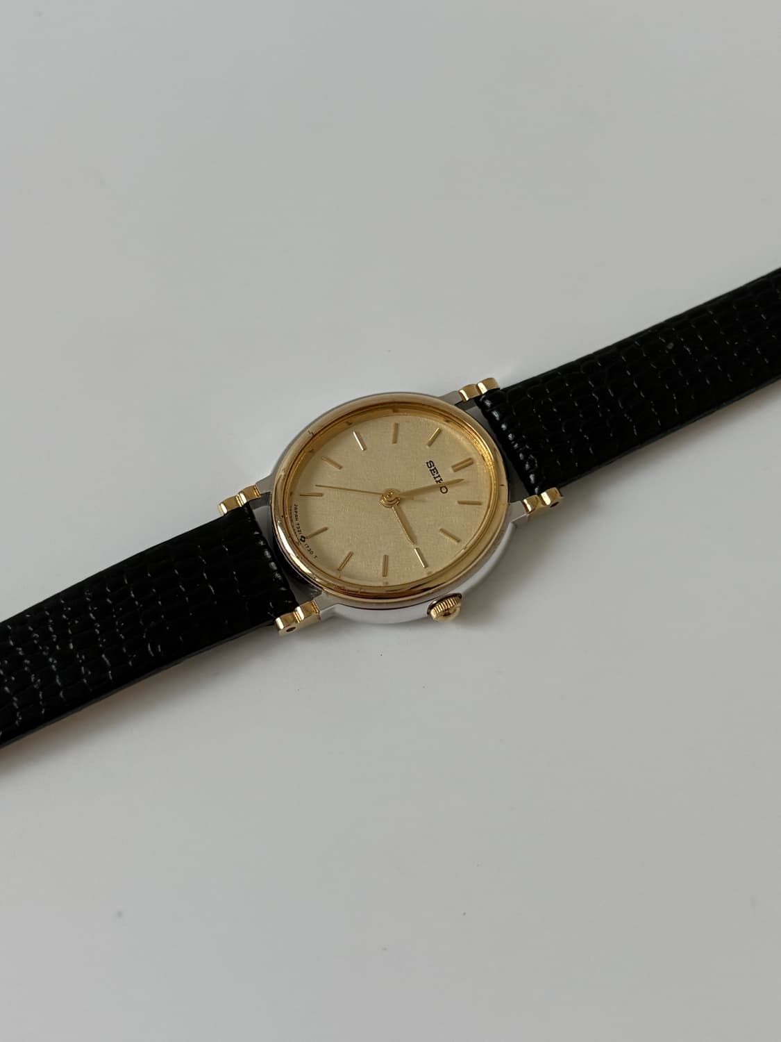 1980s Gold Bezel Oval Ladies Quartz 상품이미지4