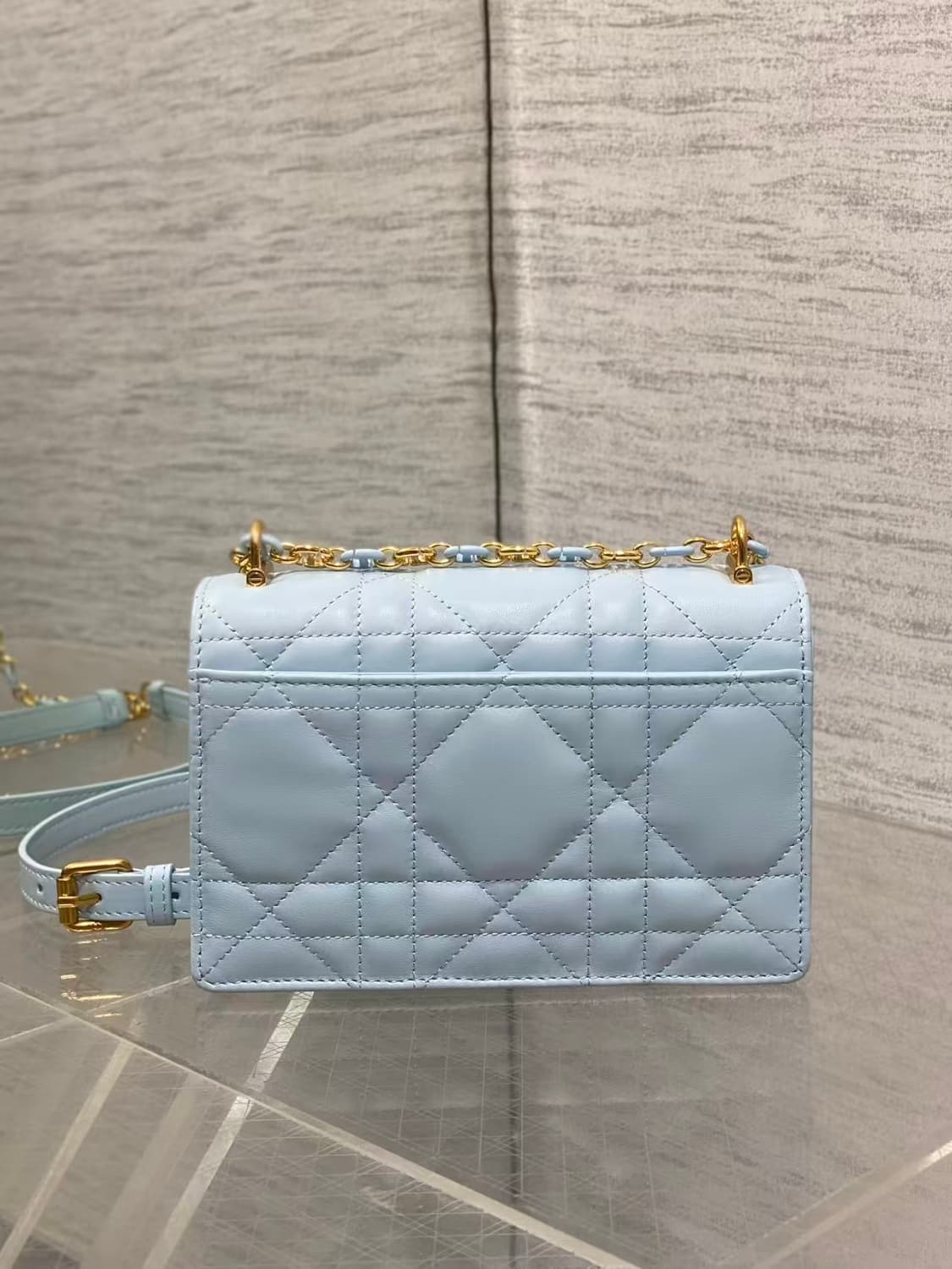 디올 S5169UDAX 미스 카로 미니백 램스킨 플래시드 블루 상품이미지2