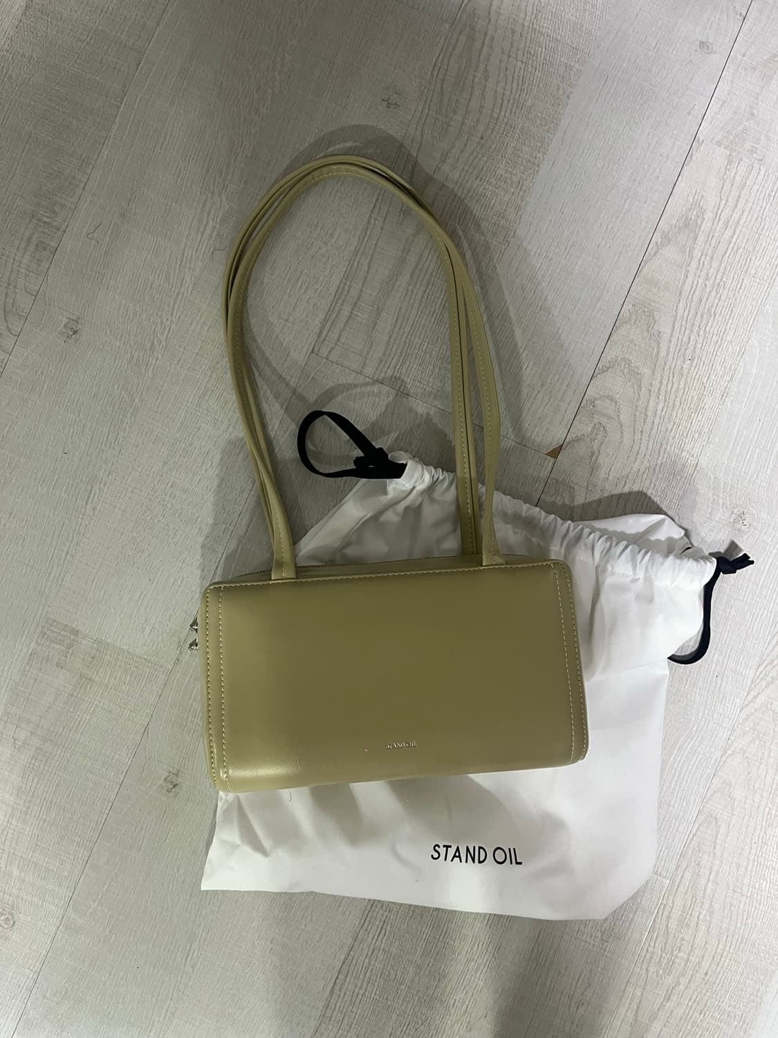 스탠드 오일 포스트백 샌드컬러 새상품 상품이미지1