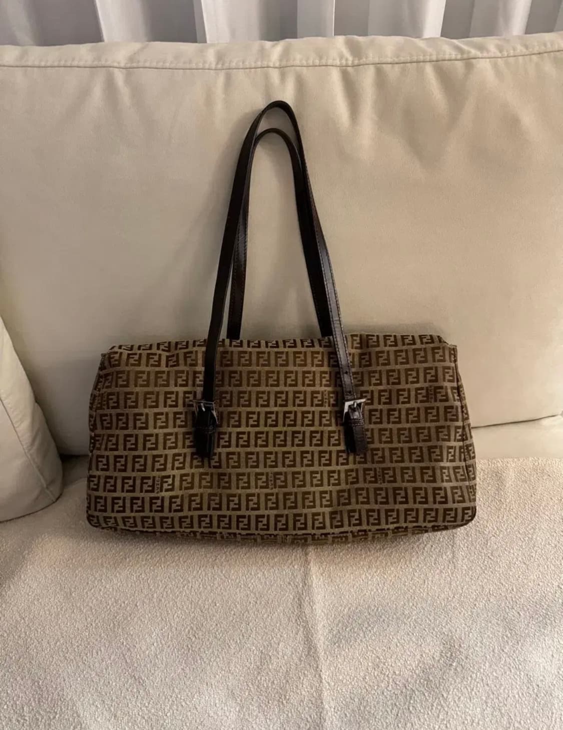 펜디 주카 와이드 빅백 상품이미지2