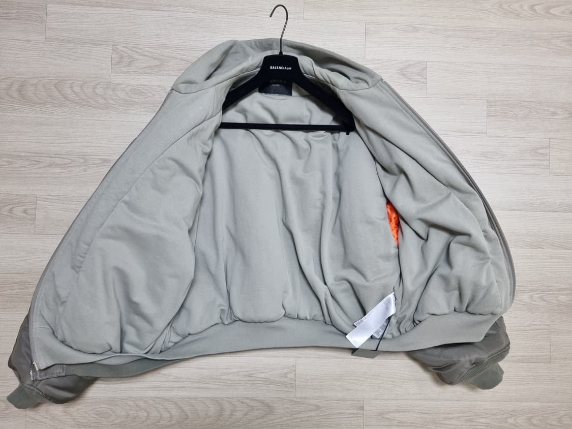 발렌시아가 파리스 올인 봄버 베이지 3 상품이미지2