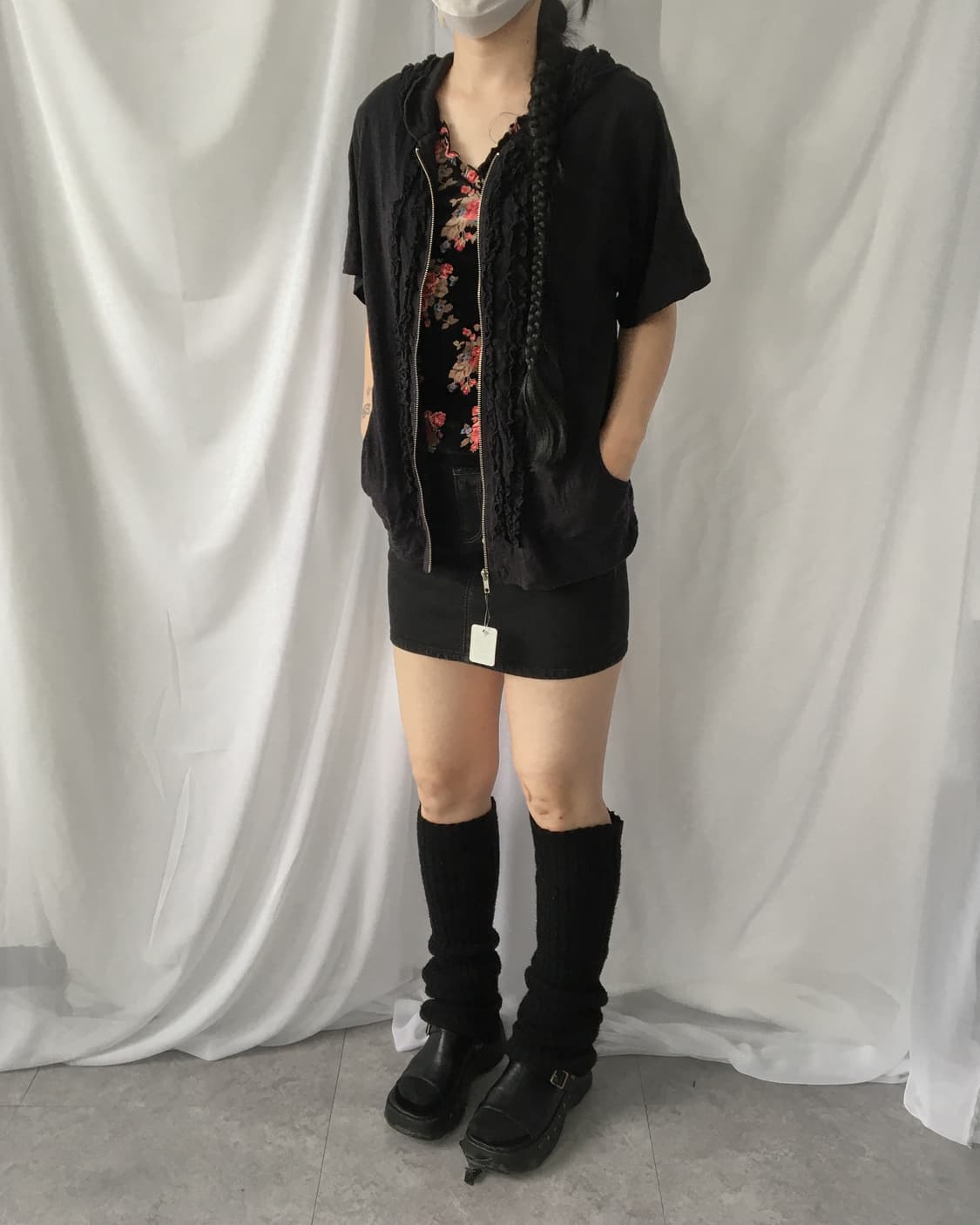 Frill point half sleeve hood zip upFrill 상품이미지7