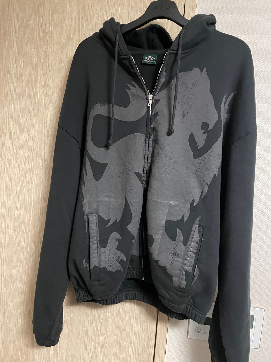 엄브로 x 슬램잼 헤랄딕 집 업 마스크 후드 워시드 블랙 상품이미지6