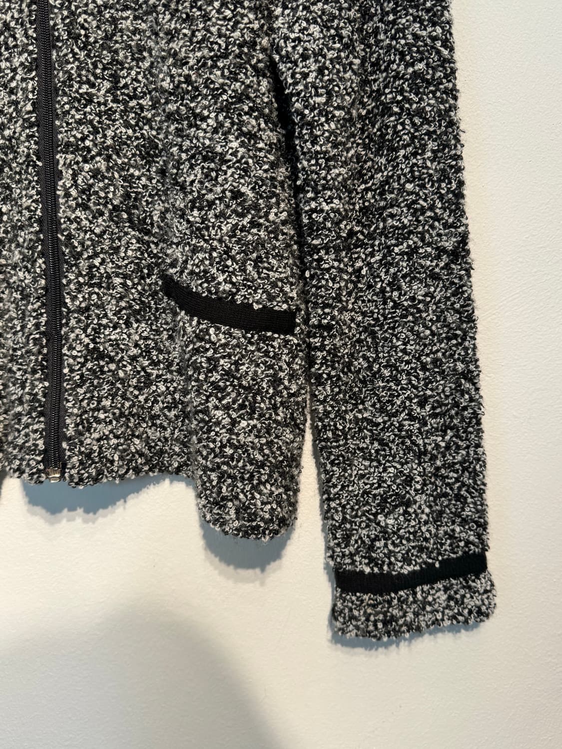 블랙&화이트 부클 집업 니트 상품이미지5