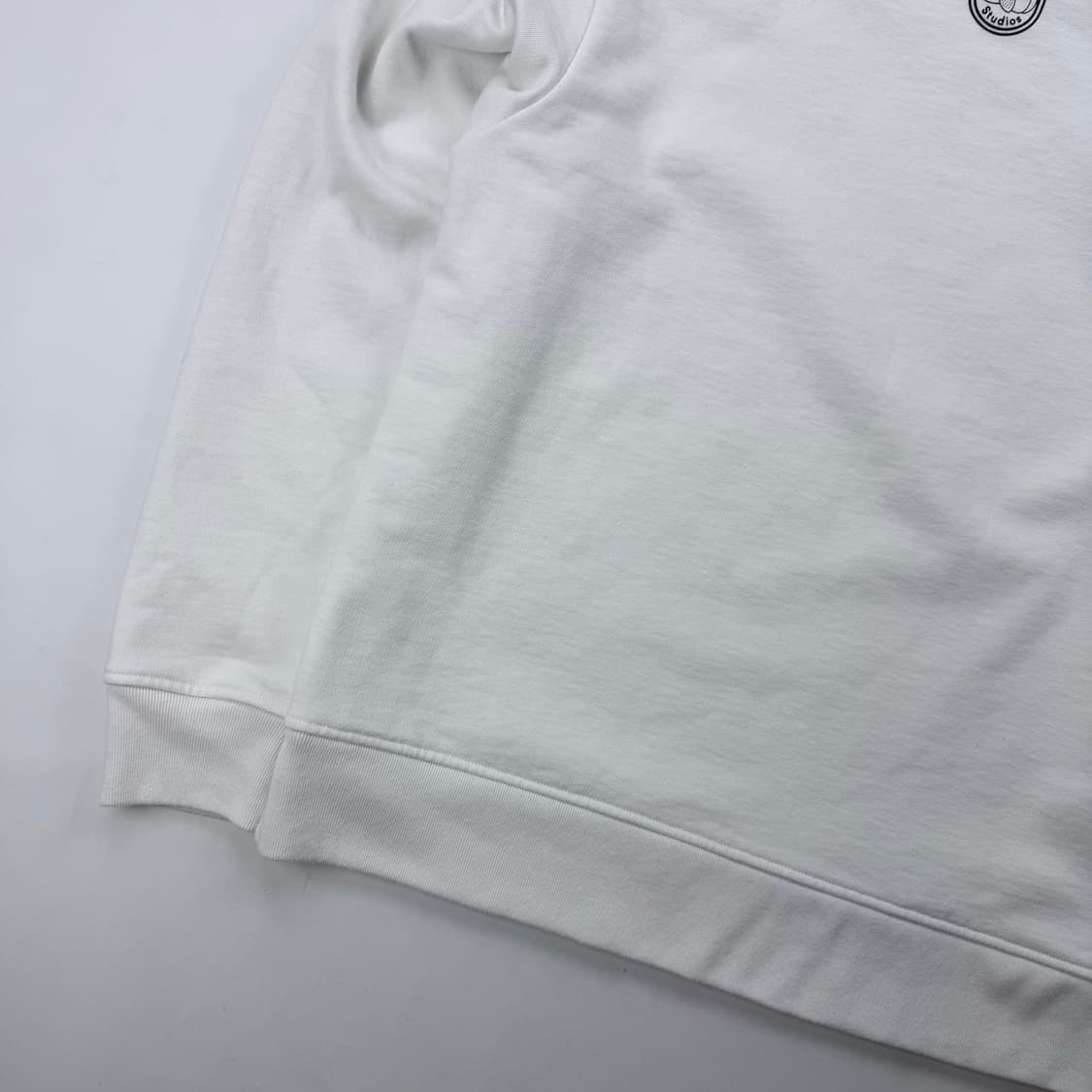 아크네스튜디오 스몰 자수 크루넥 맨투맨 상품이미지9