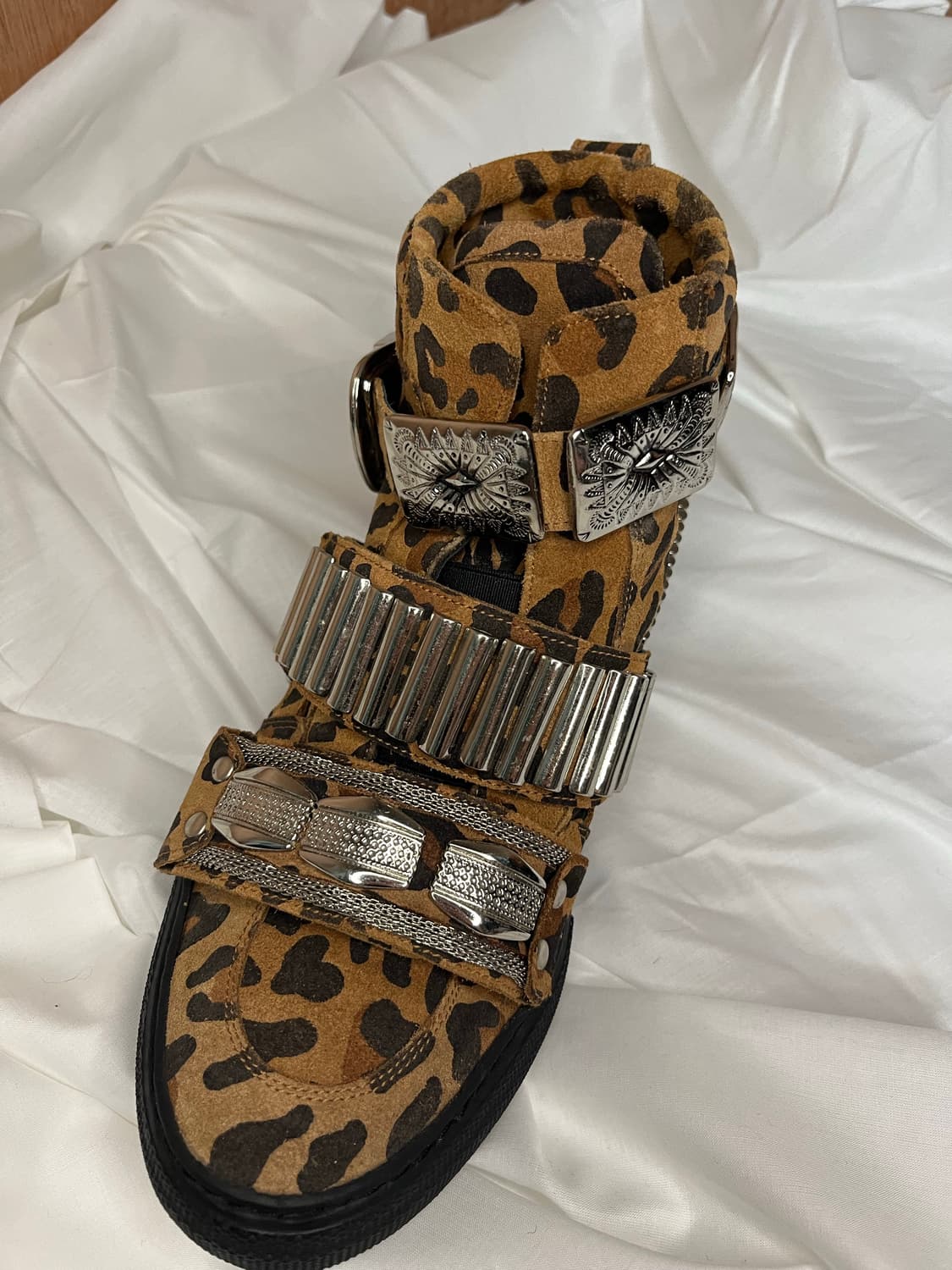 토가 풀라 메탈 스터드 레오파드 스니커즈 상품이미지5