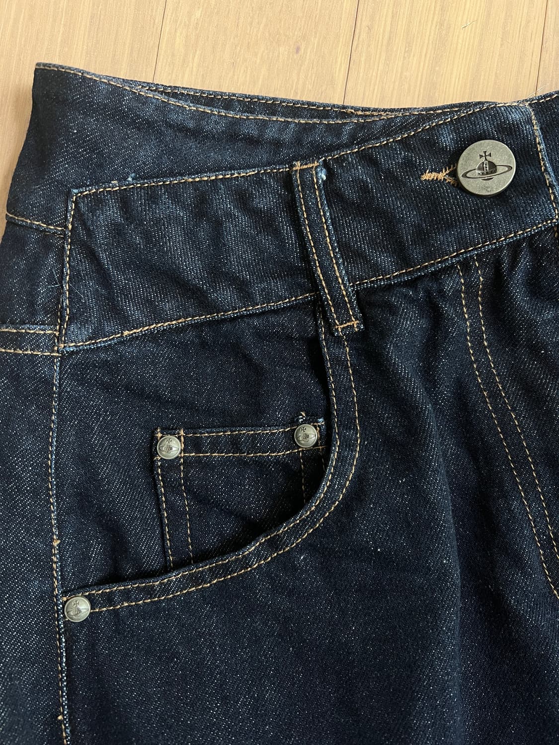 비비안 웨스트우드 언이븐 헴 에이라인 데님 스커트 상품이미지5