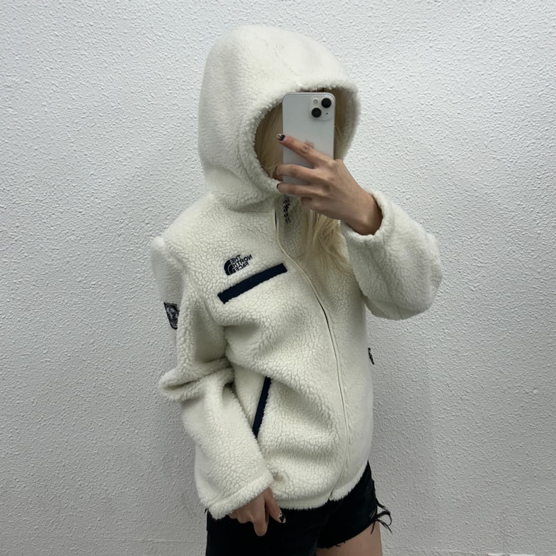 노스페이스 블랙로고 화이트 뽀글이 후드집업 100 상품이미지3