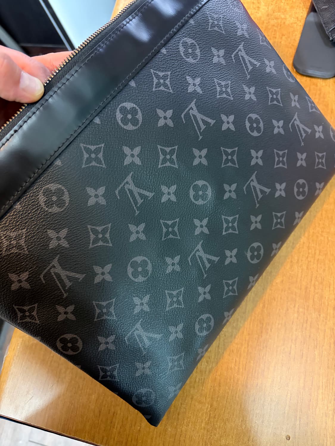 루이비통 클러치 디스커버리 이클립스 아폴로 상품이미지4