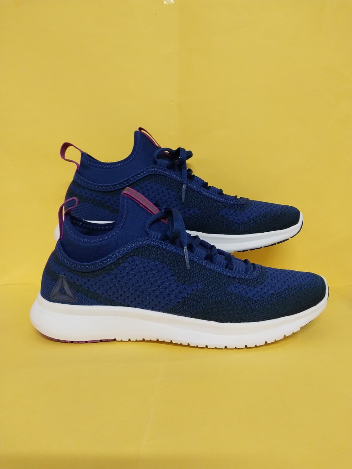 남녀공용 리복 플러스 러너 운동화 (250) 상품이미지3