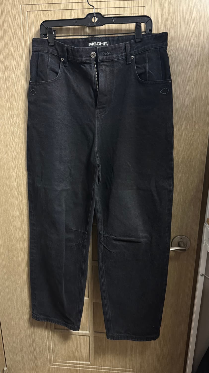 [L] 미스치프 롬버스 슬라우치 워시드 진 블랙 상품이미지2