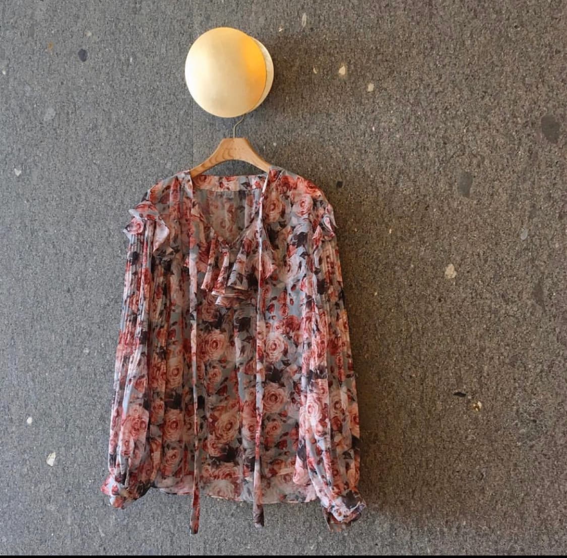 중고 ) 임블리 로즈플리츠 블라우스 상품이미지4