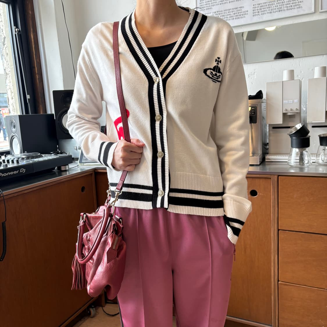 비비안웨스트우드 실크 블랜드 멀티 패치 가디건 상품이미지1