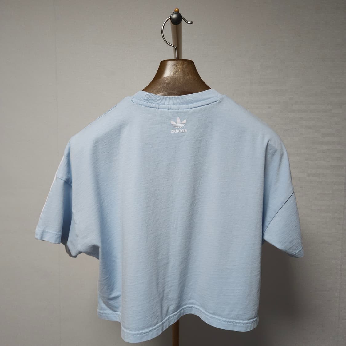 아디다스 여성 빅로고 오버핏 크롭 반팔티 상품이미지5