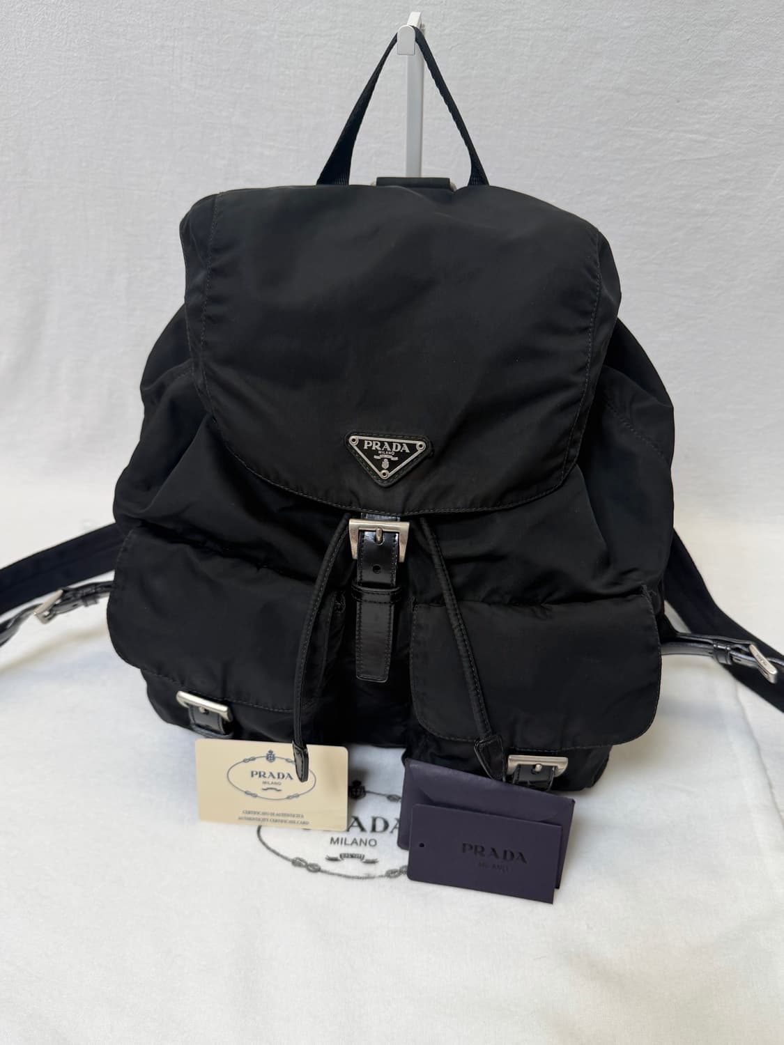 정품 프라다 포코노 나일론 투포켓 미디움 백팩 블랙 상품이미지4