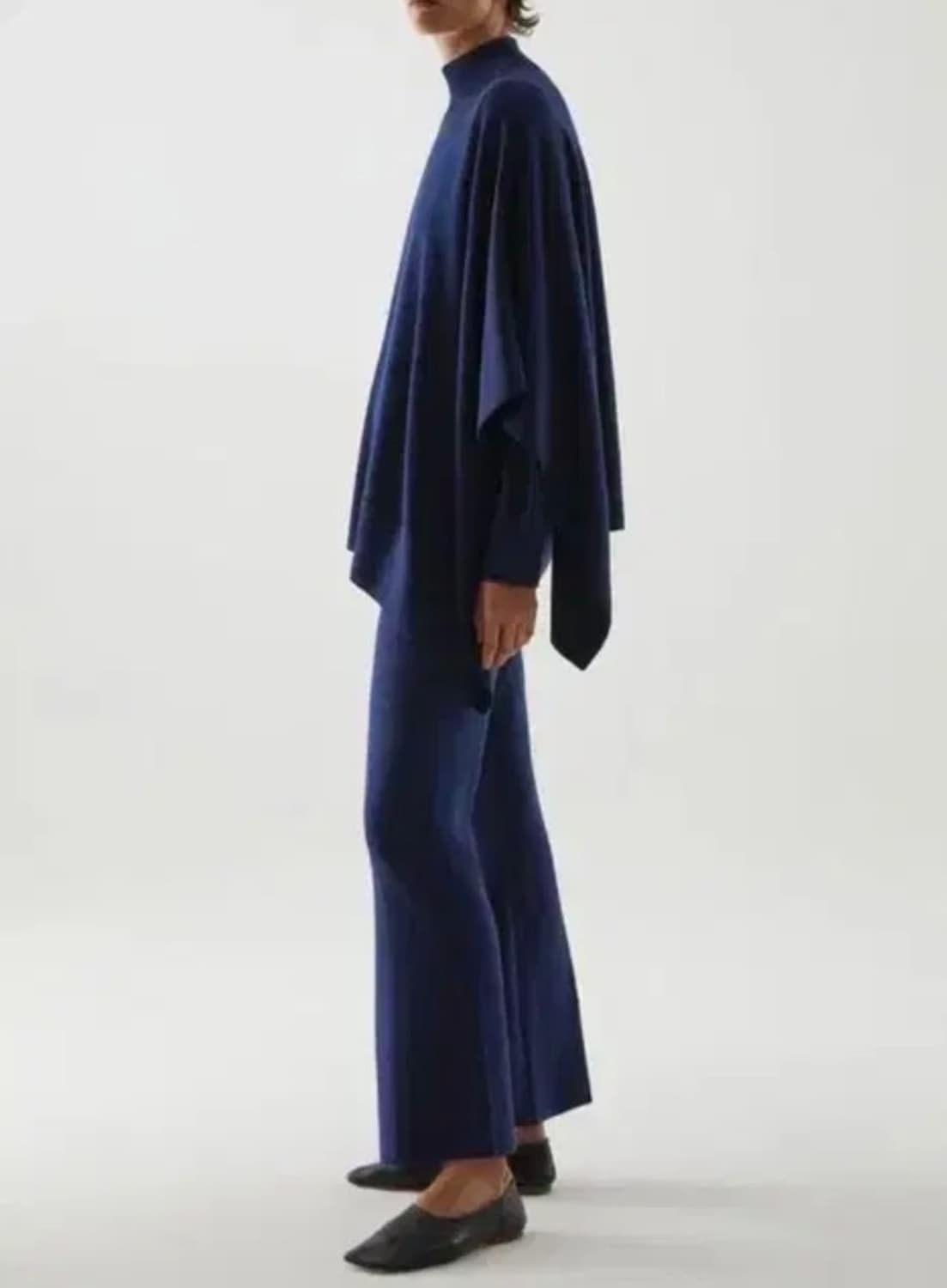 코스 메리노 울 하이브리드 케이프 니트 상품이미지10