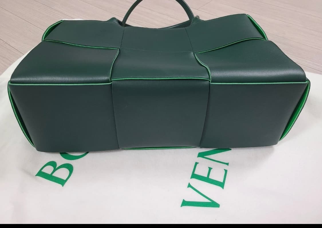 보테가 베네타 아르코 토트백MM 상품이미지3