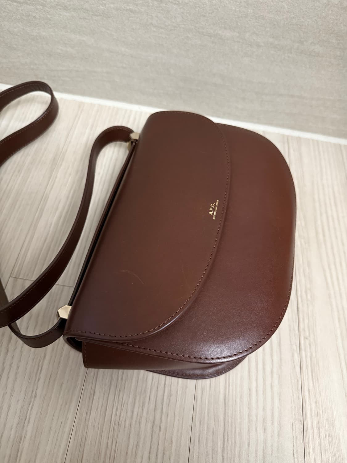 APC 아페쎄 제네바백 브라운 크로스백 상품이미지3