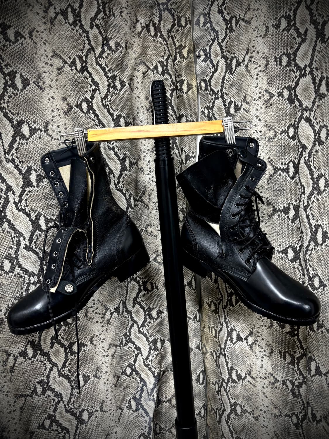 VKEI Chic Glossy High Zip Detail Boots 상품이미지1