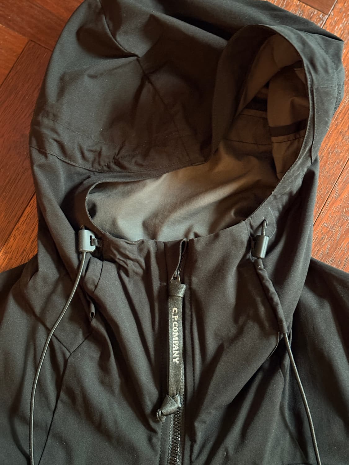 C.P. Company 블랙 경량 후드 바람막이 상품이미지4