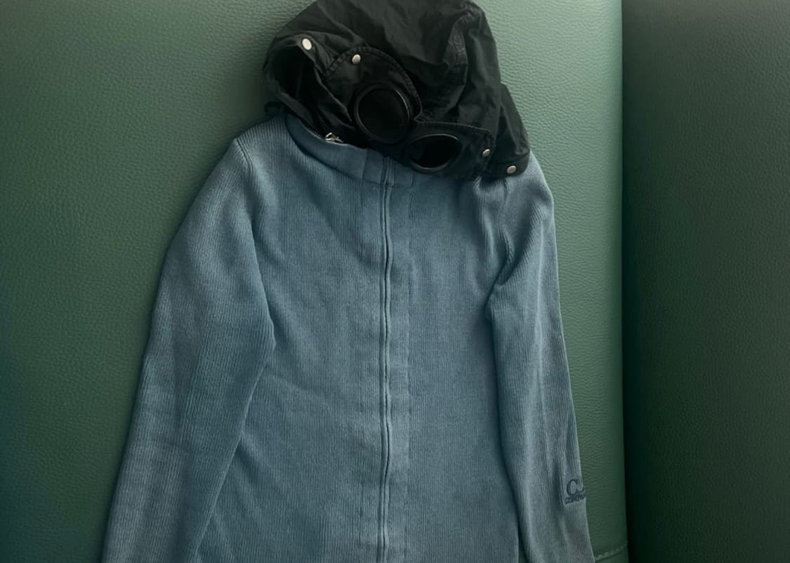 cp컴퍼니 니트 후드집업 상품이미지1